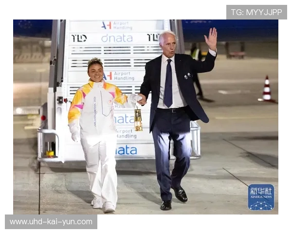 米兰冬奥会火炬传递进行中，途经意大利全境