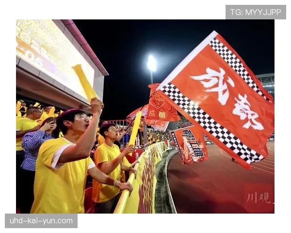 现场直击：武汉三镇球迷远征军抵达青岛，高歌助威